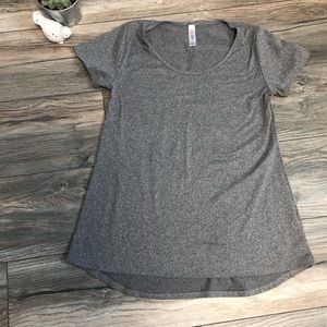 Bundle of 4 Lularoe classic tees!